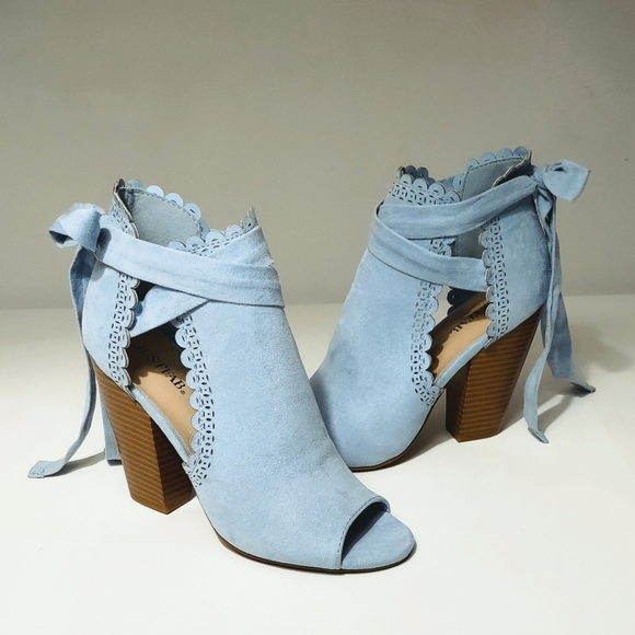 JustFab Shoes - Just Fab Powder Blue Tie Up Ankle Booties size 7
